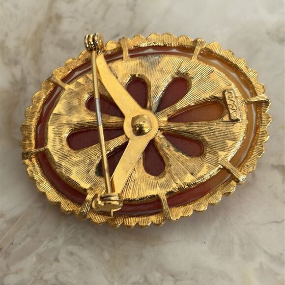 Vintage Coro Resin Cameo Victorian Style Brooch Gold Tone Mother & Cherubs - Picture 5 of 5